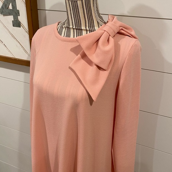 SOLD NO LONGER AVAILABLE 🌿 Shoulder Bow Dress - Picture 2 of 8